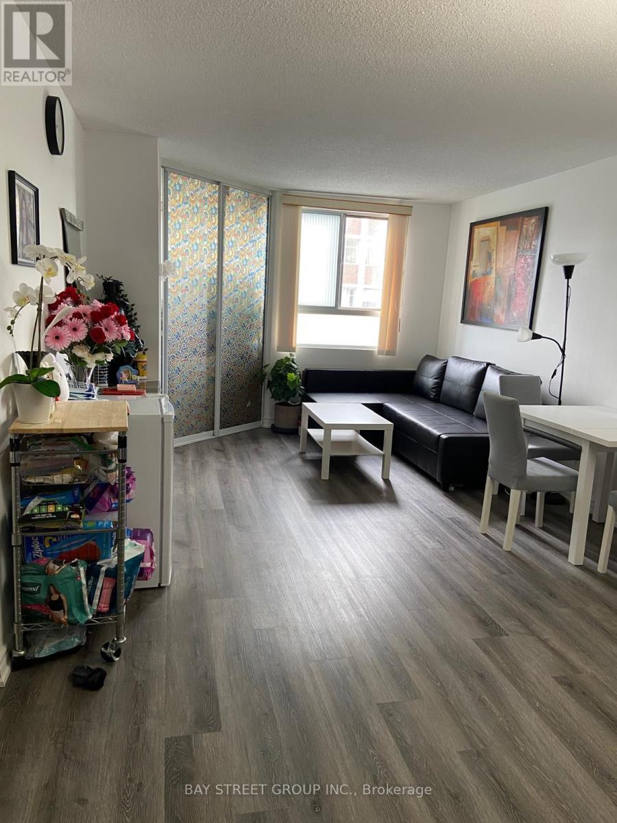 610 - 4 Park Vista, Toronto, Ontario  M4B 3M8 - Photo 5 - E13018096