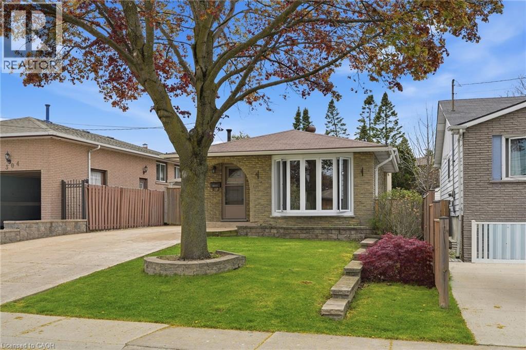300 EAGLEWOOD Drive, Hamilton, Ontario
