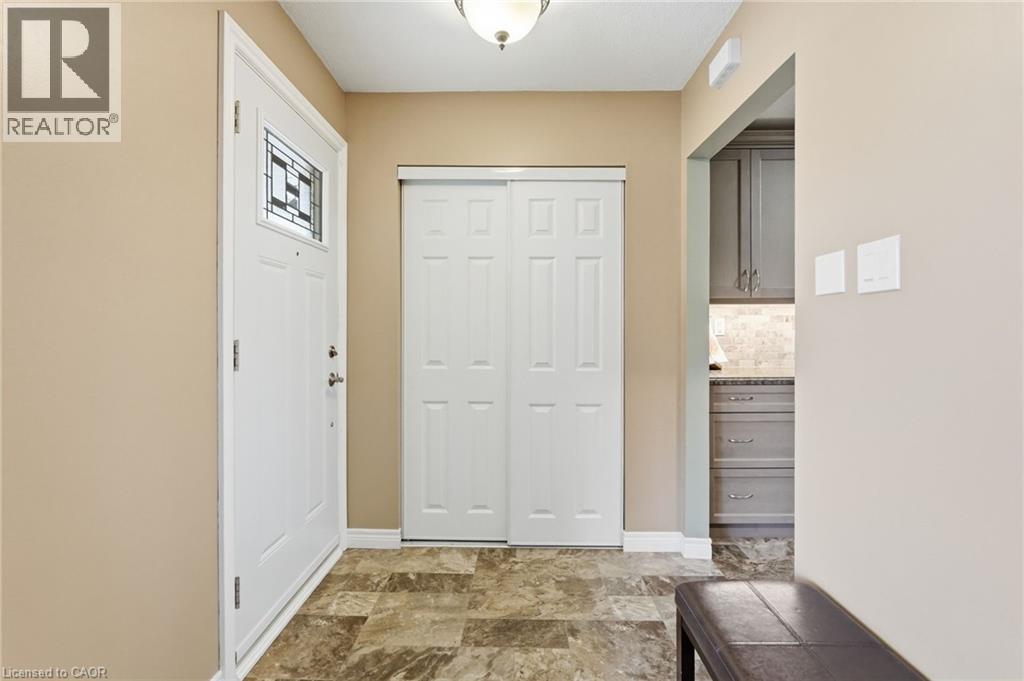300 Eaglewood Drive, Hamilton, Ontario  L8W 1T5 - Photo 3 - 40830572