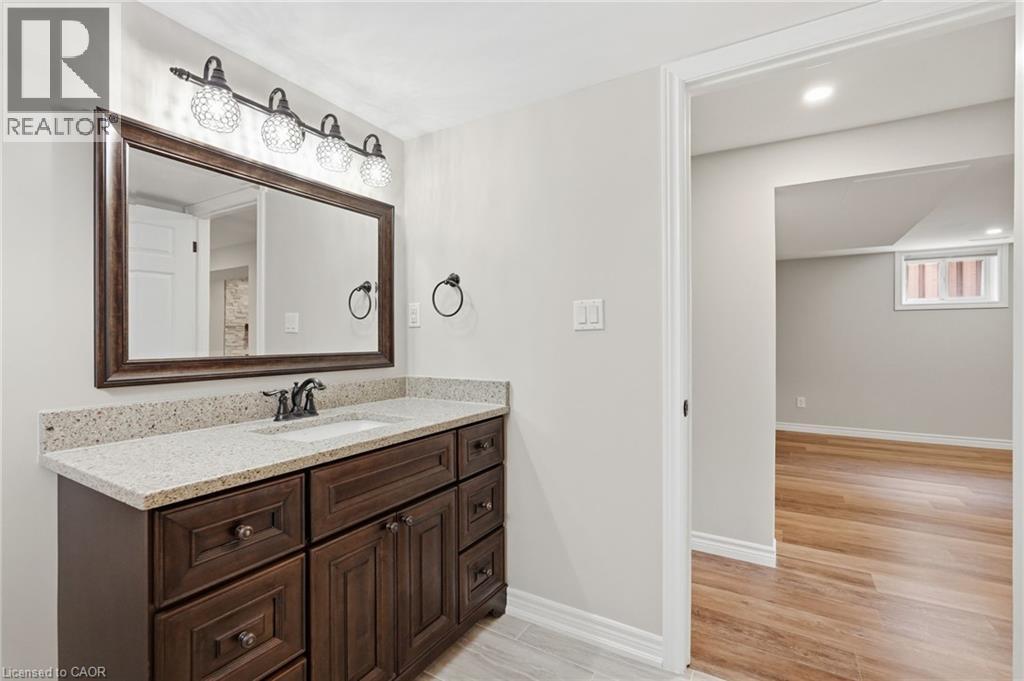 300 Eaglewood Drive, Hamilton, Ontario  L8W 1T5 - Photo 32 - 40830572