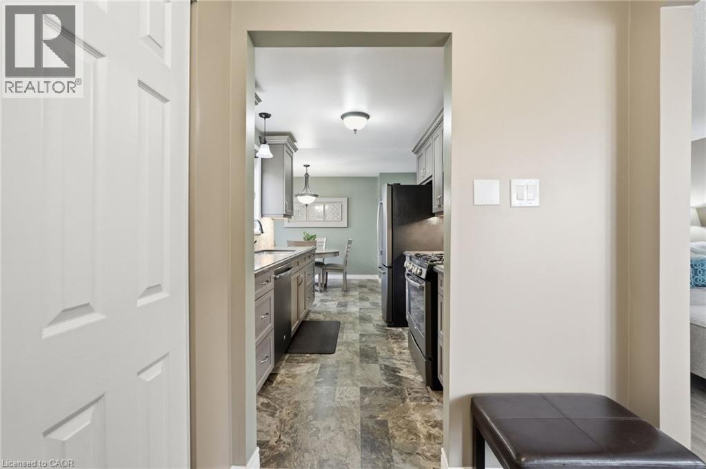 300 Eaglewood Drive, Hamilton, Ontario  L8W 1T5 - Photo 4 - 40830572