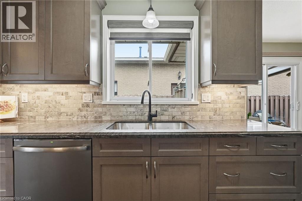 300 Eaglewood Drive, Hamilton, Ontario  L8W 1T5 - Photo 6 - 40830572