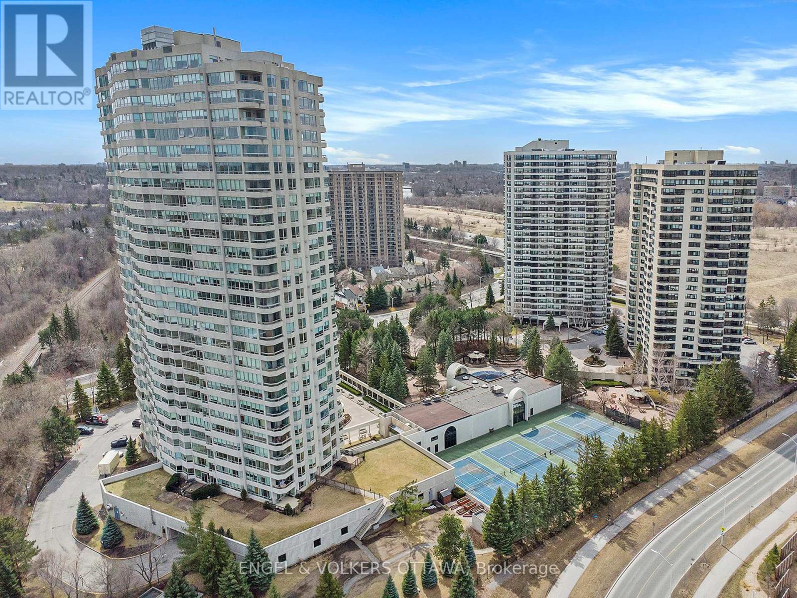 802 - 1480 Riverside Drive, Ottawa, Ontario  K1G 5H2 - Photo 1 - X13141586
