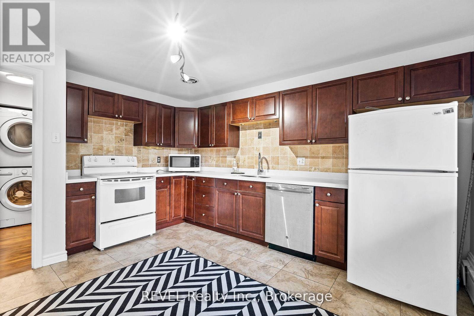 462 B Carlton Street, St. Catharines, Ontario  L2M 4X1 - Photo 4 - X13141632