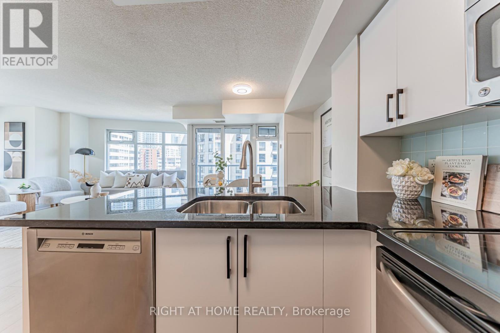 1211 - 2181 Yonge Street, Toronto, Ontario M4S 2B1 - Photo 15 - C13141542