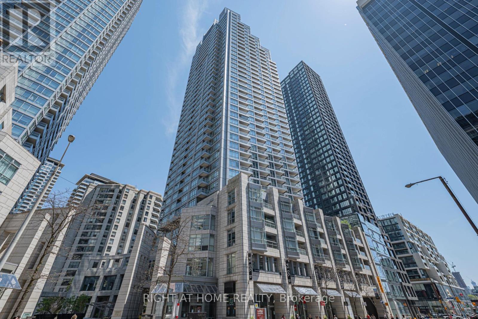 1211 - 2181 Yonge Street, Toronto, Ontario M4S 2B1 - Photo 2 - C13141542