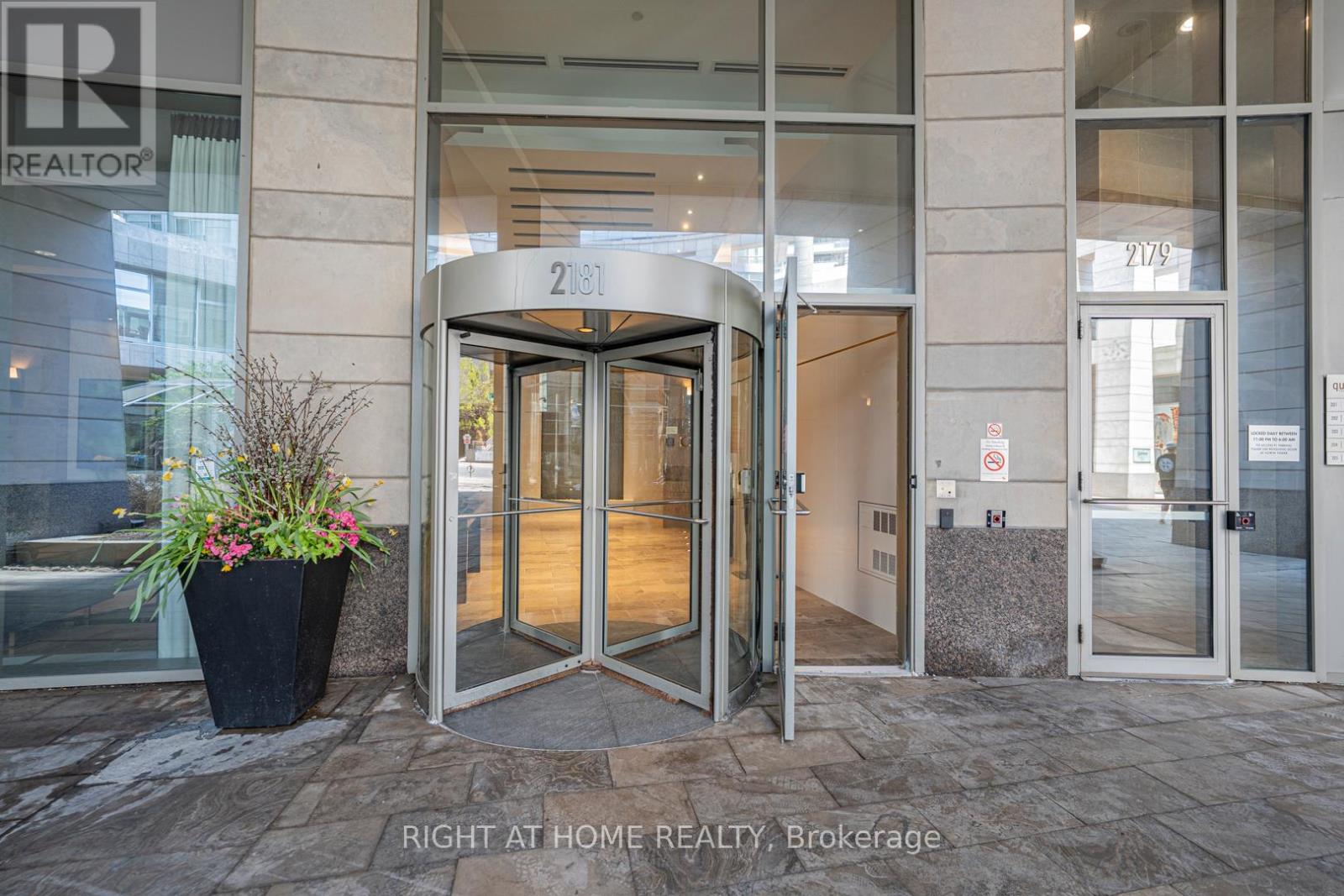 1211 - 2181 Yonge Street, Toronto, Ontario M4S 2B1 - Photo 3 - C13141542