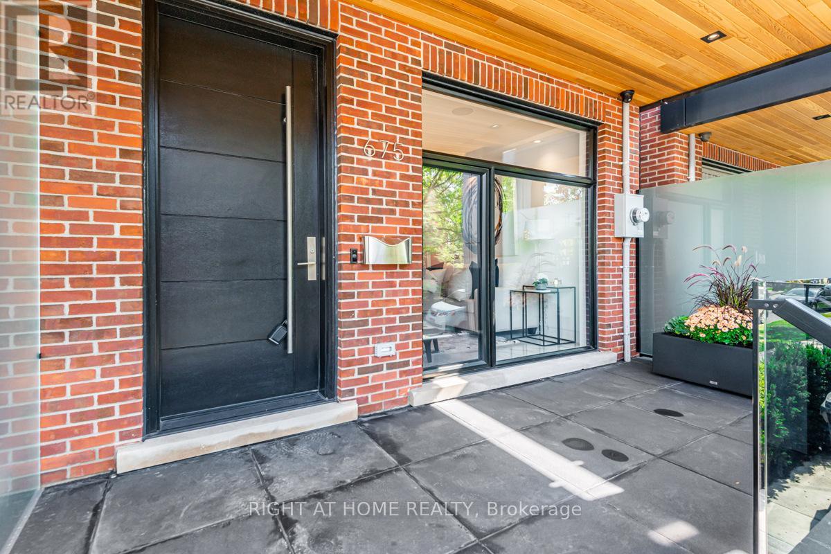 675 Huron Street, Toronto, Ontario  M5R 2R8 - Photo 2 - C13141592