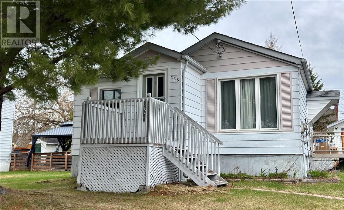 228 Fourth Avenue, Lively, Ontario  P3Y 1M4 - Photo 1 - 2127745
