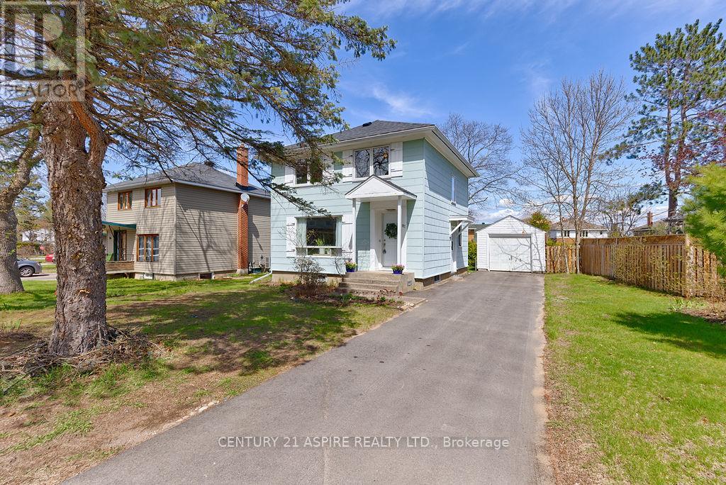 82 RUTHERFORD AVENUE, Deep River, Ontario