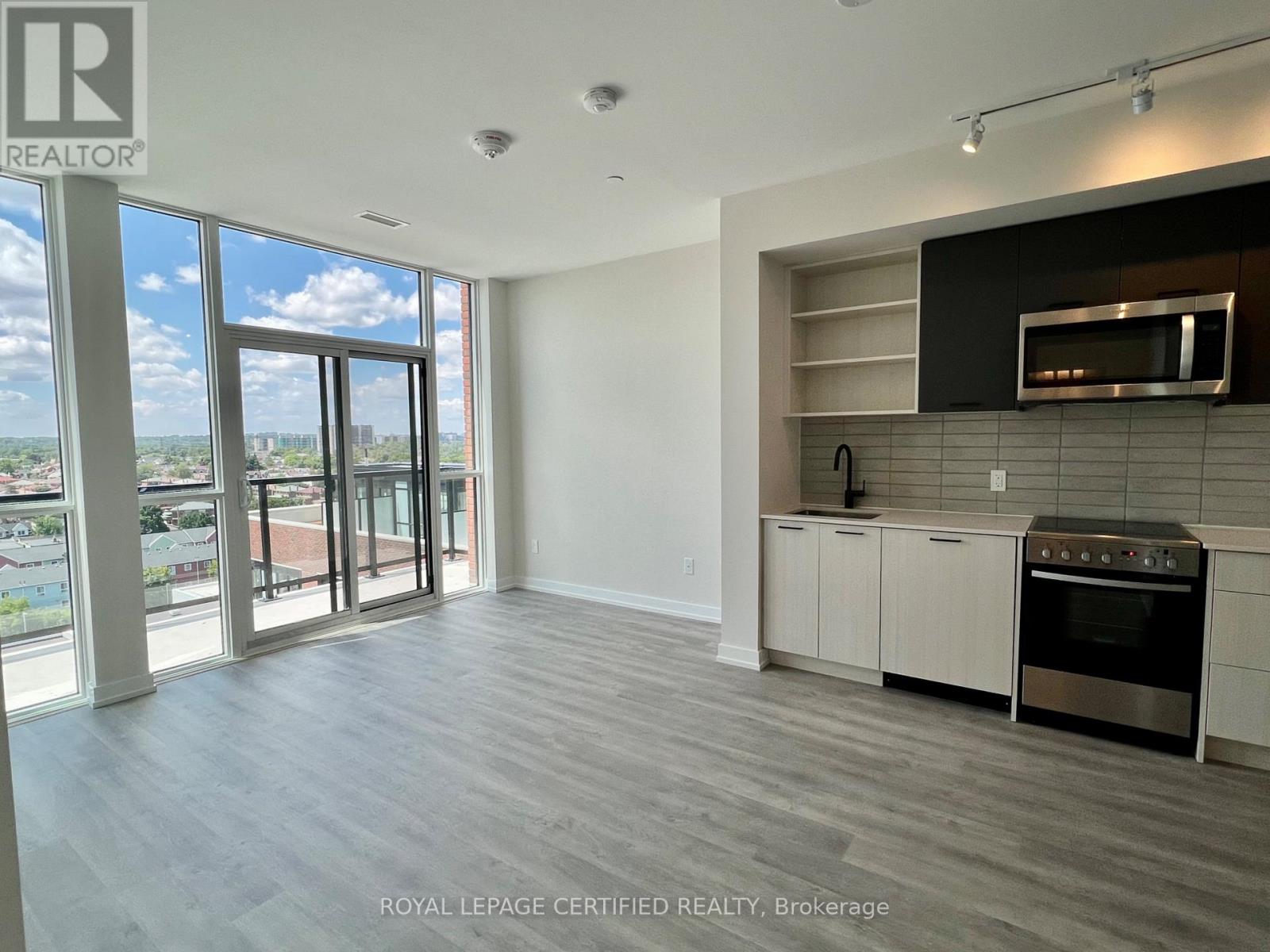 1011 - 2300 St. Clair Avenue W, Toronto, Ontario  M6N 0B3 - Photo 3 - W13141554
