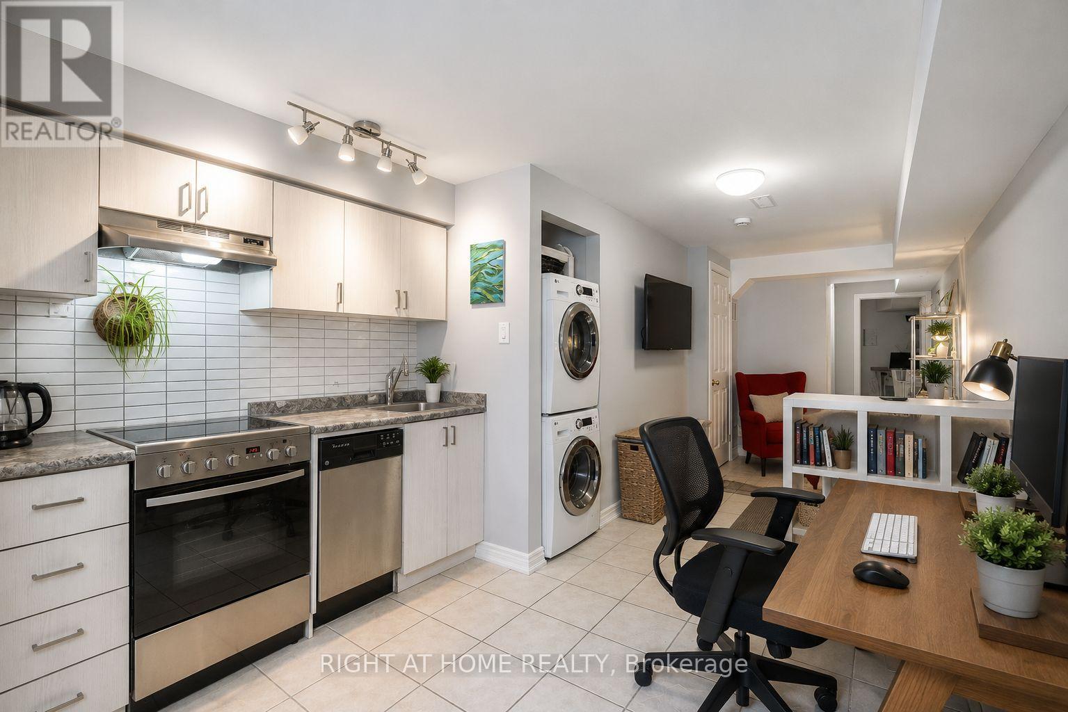 351 Bartlett Avenue N, Toronto, Ontario  M6H 3G8 - Photo 24 - W13141572