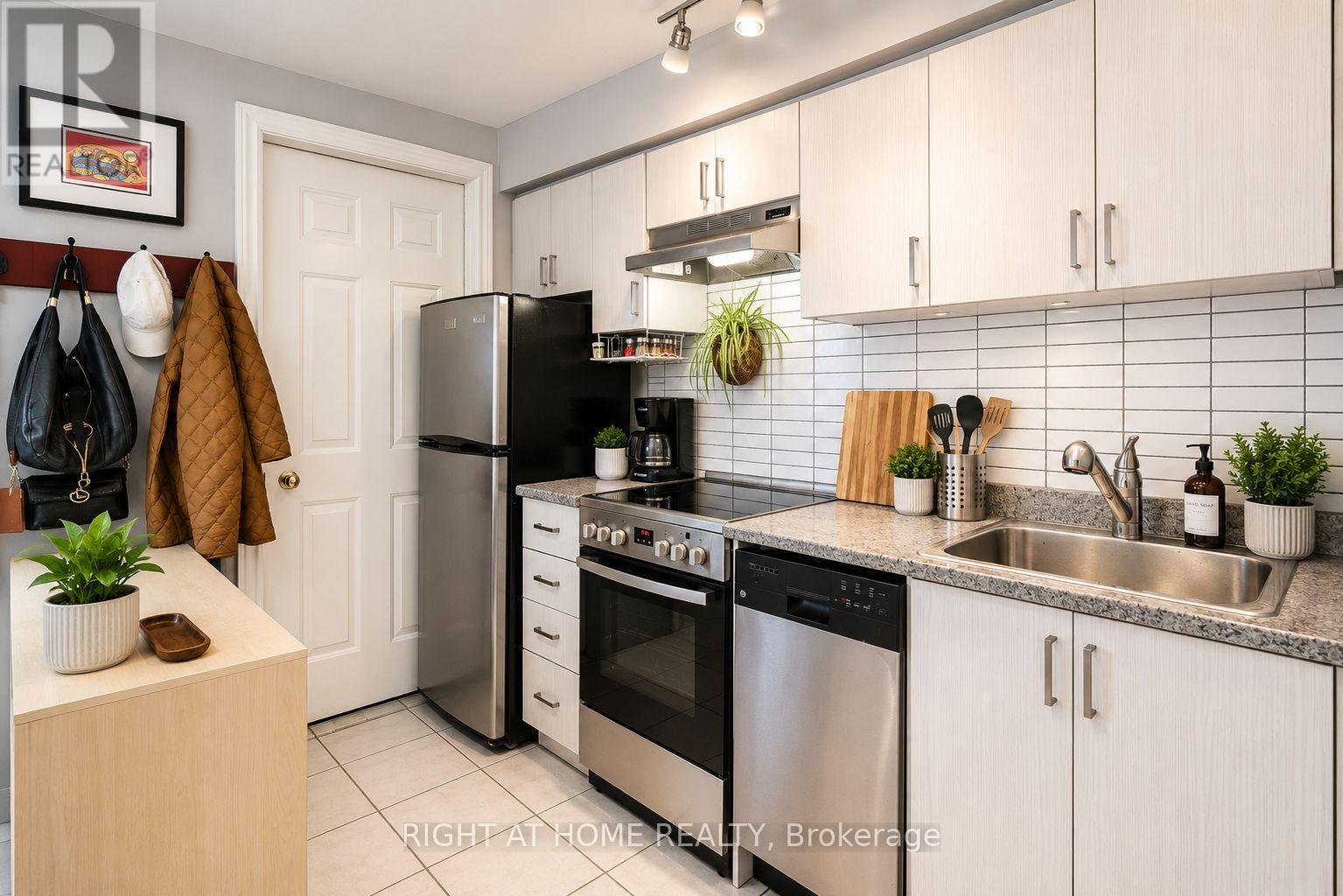 351 Bartlett Avenue N, Toronto, Ontario  M6H 3G8 - Photo 27 - W13141572