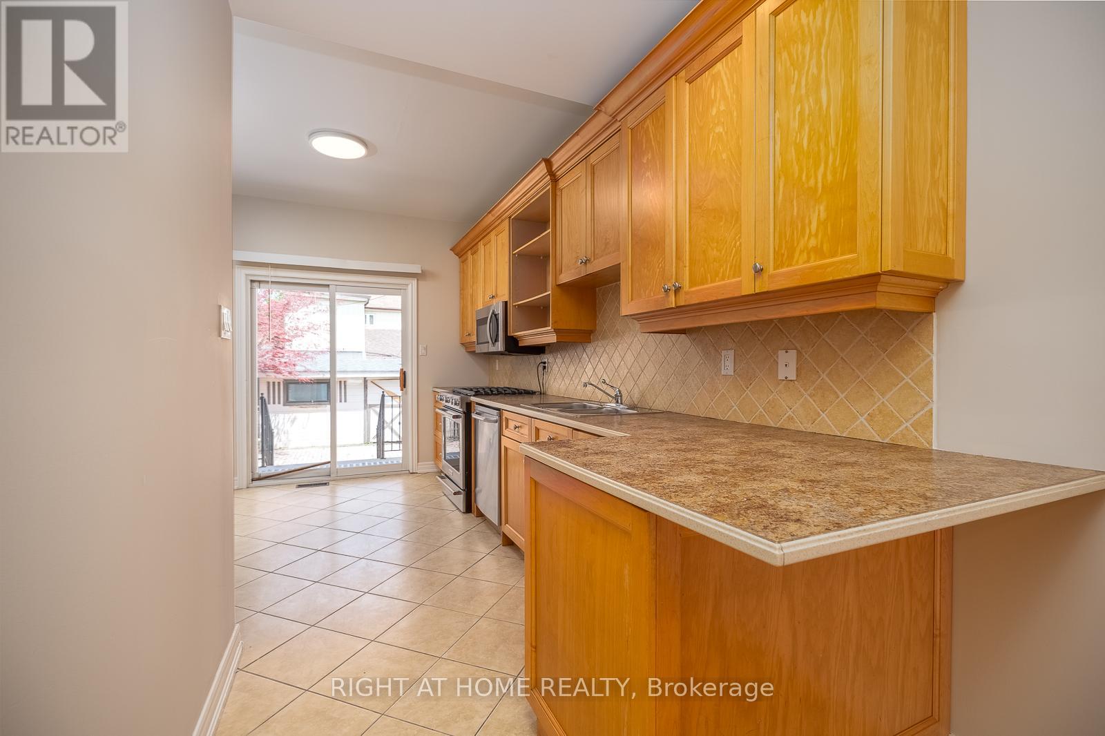 351 Bartlett Avenue N, Toronto, Ontario  M6H 3G8 - Photo 9 - W13141572