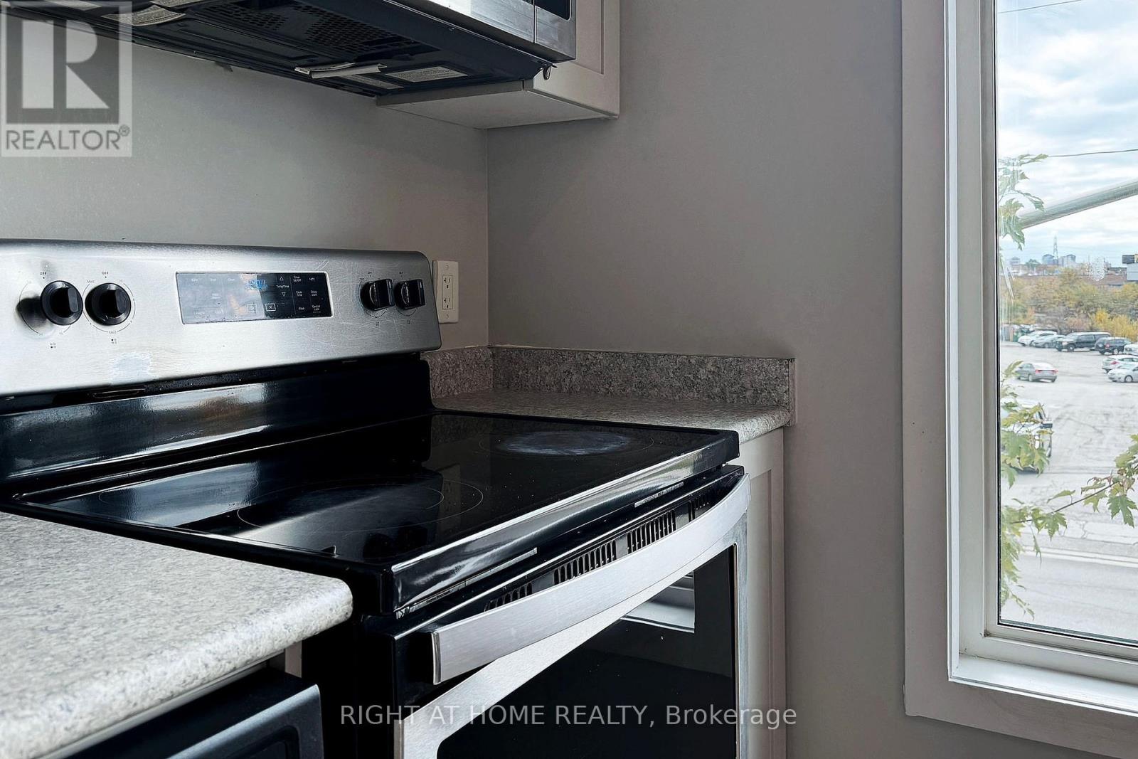 14 - 630 Rogers Road, Toronto, Ontario  M6M 0B4 - Photo 14 - W13141618
