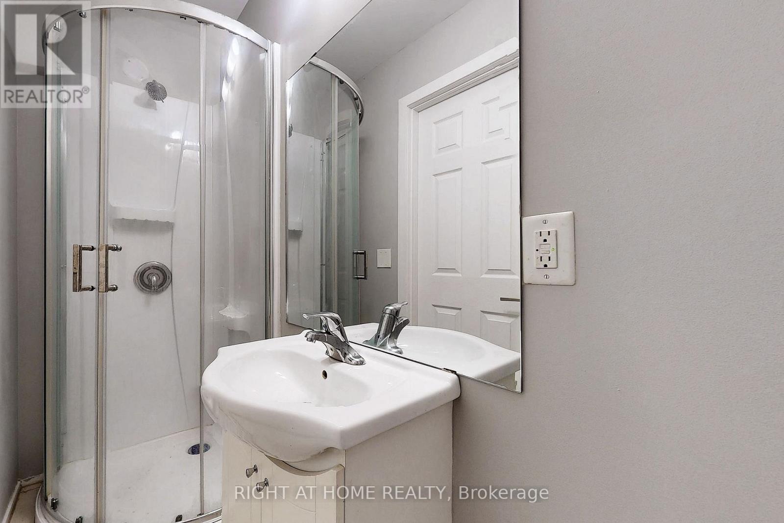 14 - 630 Rogers Road, Toronto, Ontario  M6M 0B4 - Photo 15 - W13141618