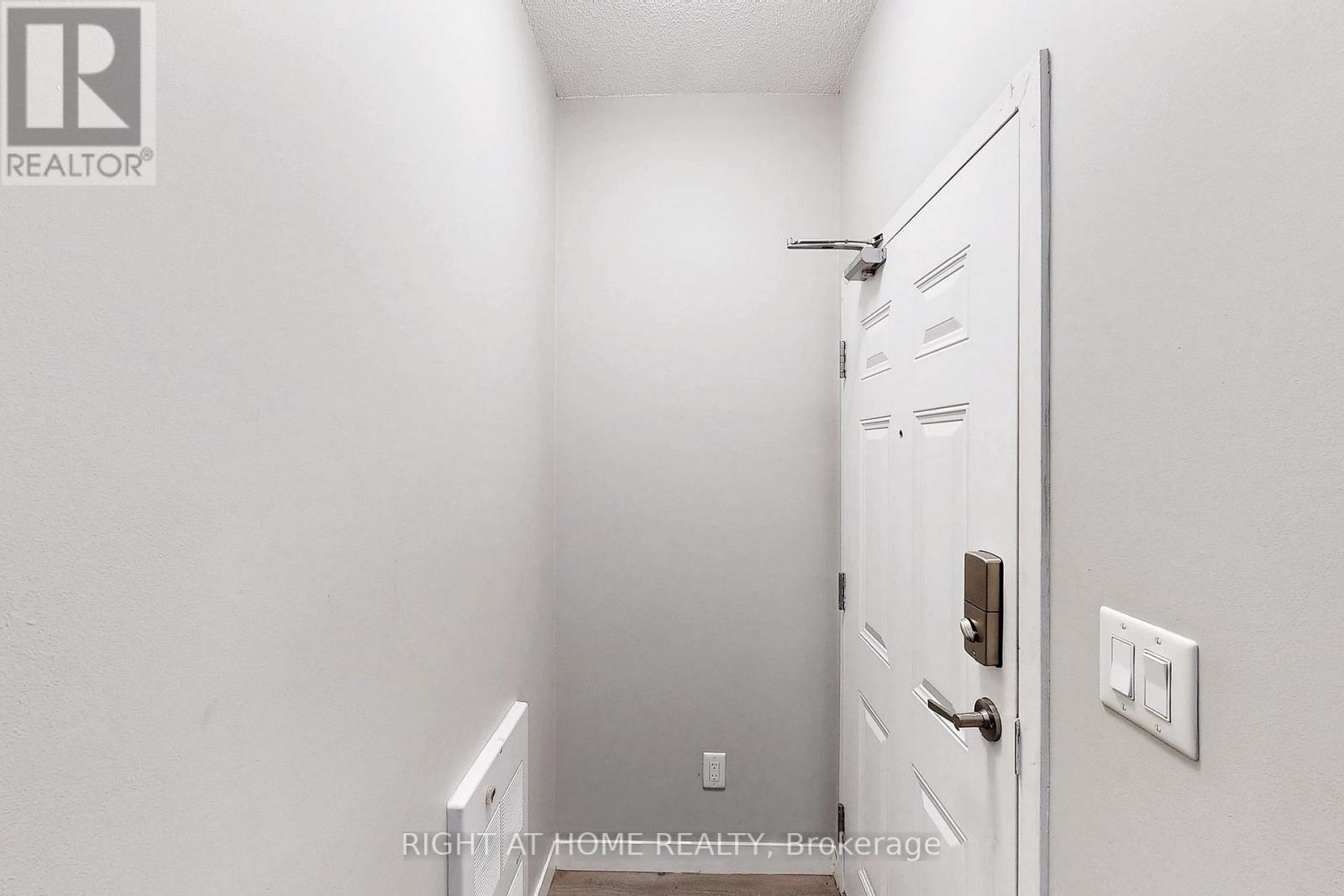 14 - 630 Rogers Road, Toronto, Ontario  M6M 0B4 - Photo 18 - W13141618