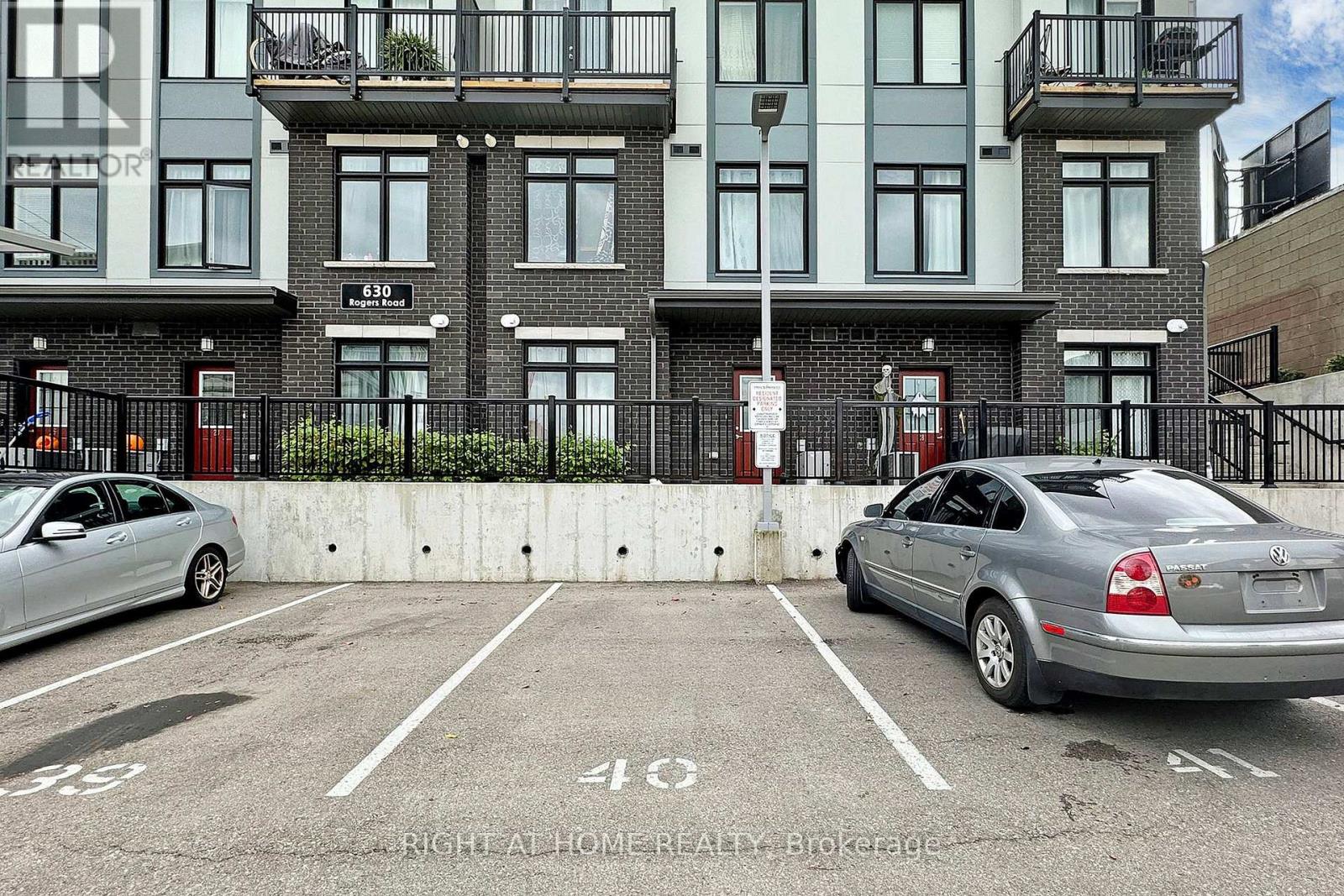 14 - 630 Rogers Road, Toronto, Ontario  M6M 0B4 - Photo 32 - W13141618