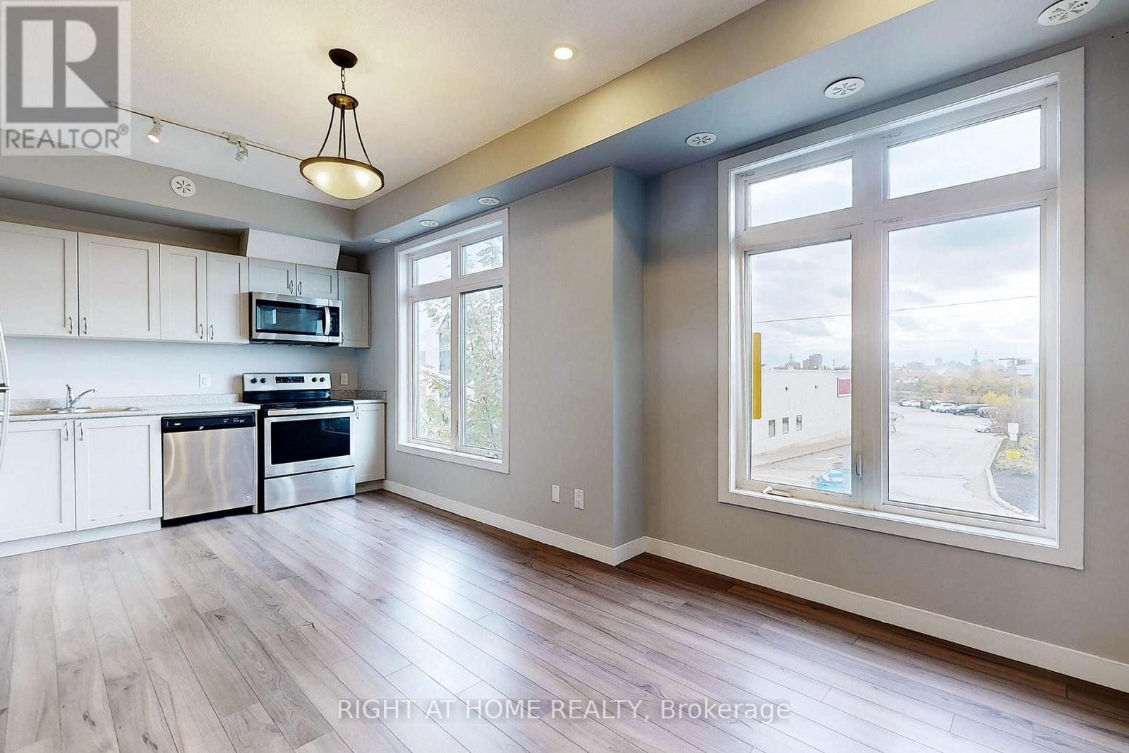 14 - 630 Rogers Road, Toronto, Ontario  M6M 0B4 - Photo 7 - W13141618