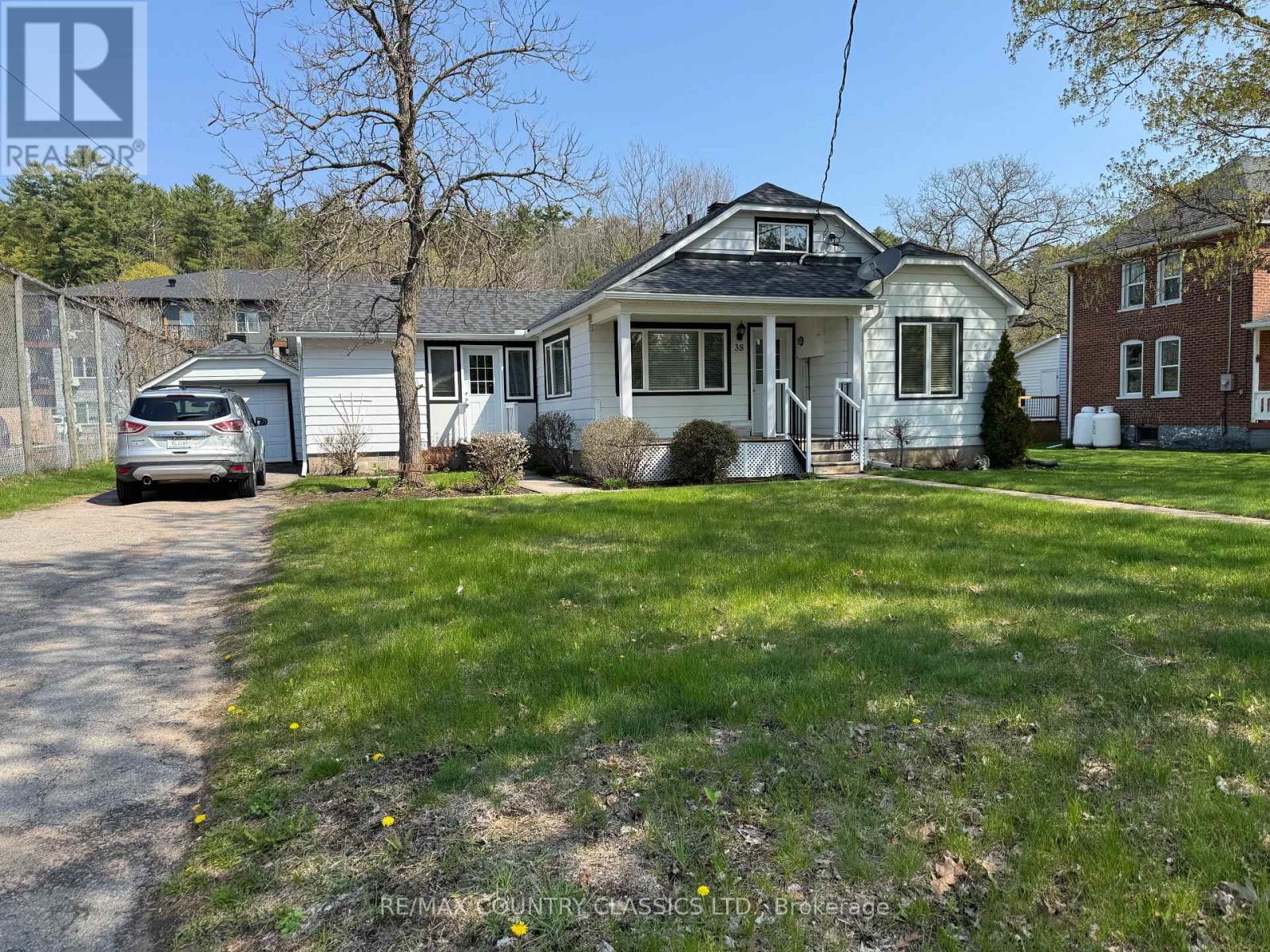 38 FLINT AVENUE, Bancroft, Ontario