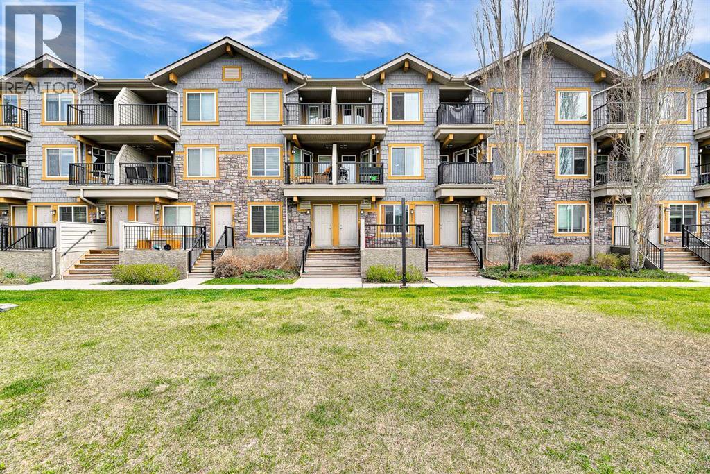 224 Mckenzie Towne Lane SE, Calgary, Alberta T2Z 0C4 - Photo 3 - A2286568