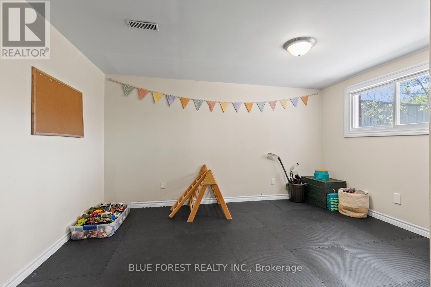 16 Dell Drive, Strathroy-Caradoc, Ontario  N7G 3N5 - Photo 26 - X13141706