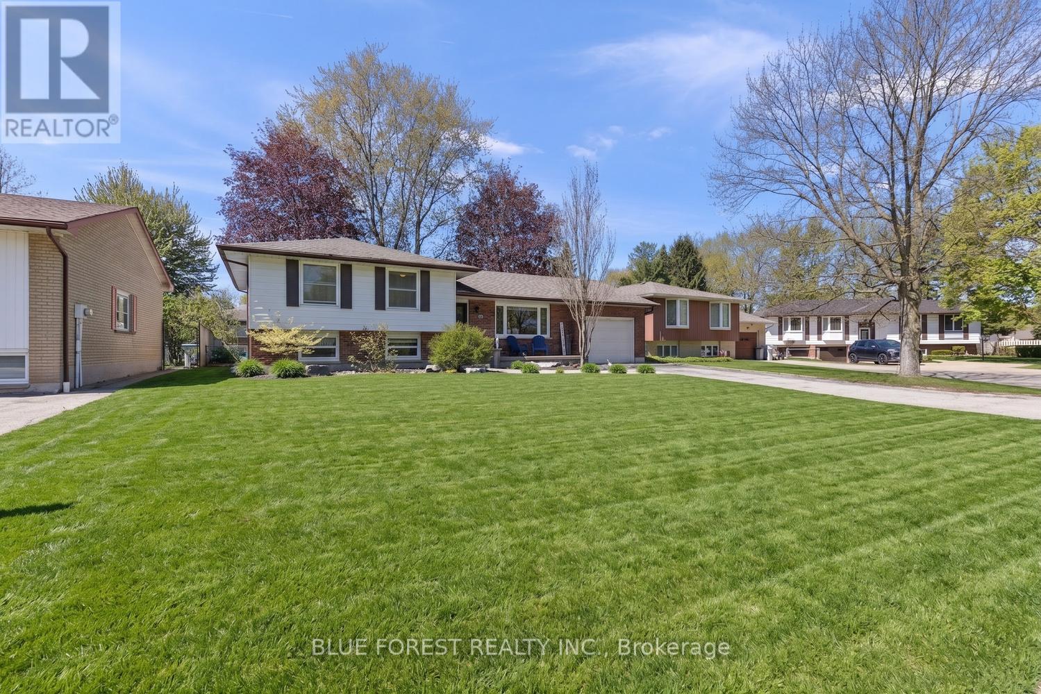 16 Dell Drive, Strathroy-Caradoc, Ontario  N7G 3N5 - Photo 3 - X13141706