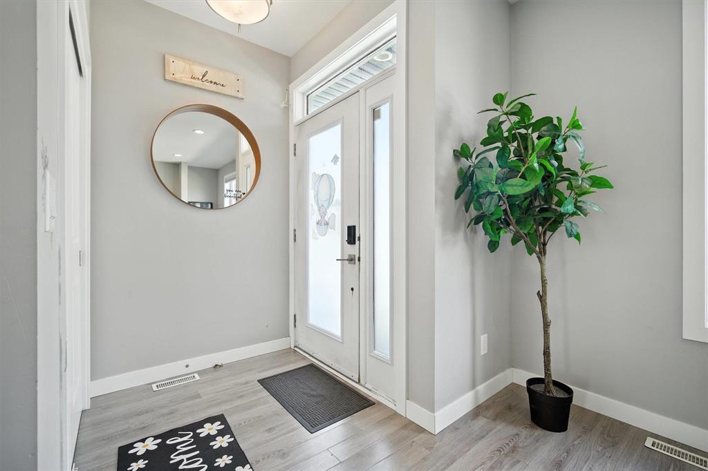 212 Park East Drive, Winnipeg, Manitoba  R3Y 0Y5 - Photo 2 - 202610797