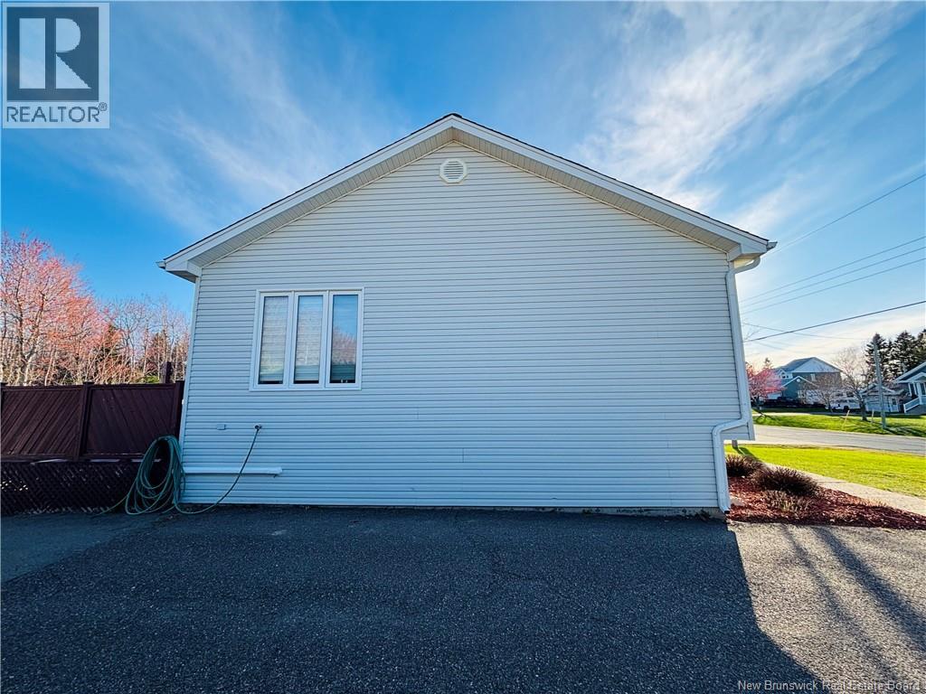 586 Rue Breau, Tracadie, New Brunswick  E1X 1B5 - Photo 9 - NB139490