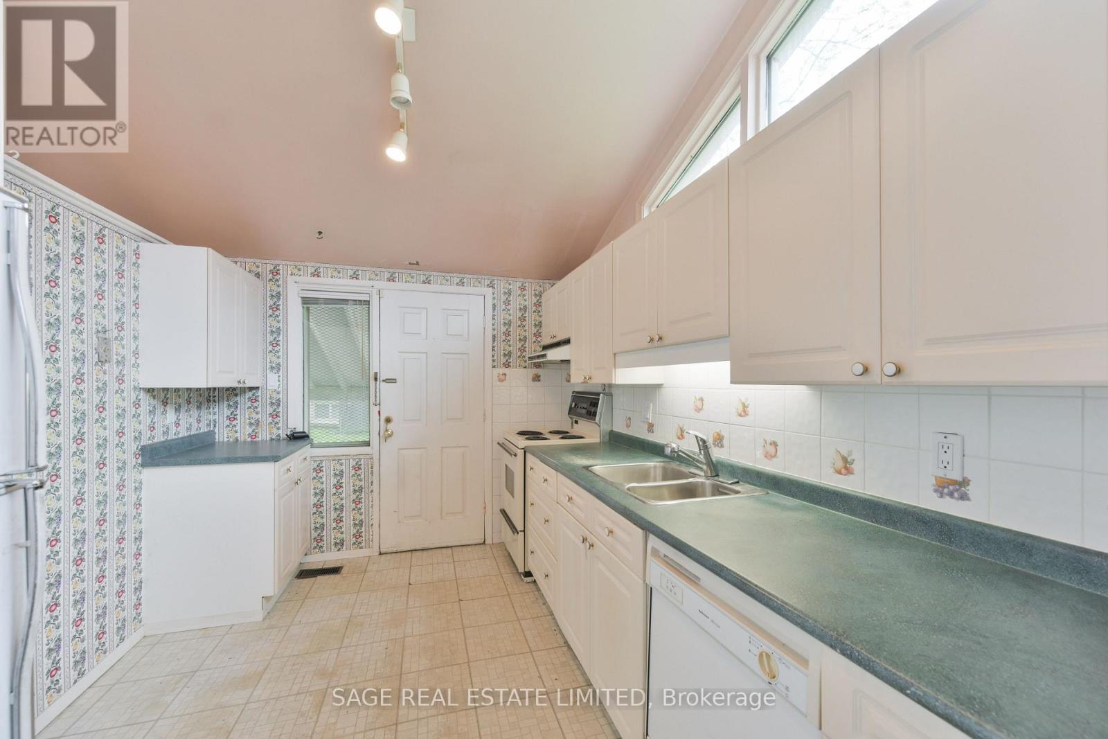 56 Grangemill Crescent, Toronto, Ontario  M3B 2J2 - Photo 12 - C13141696