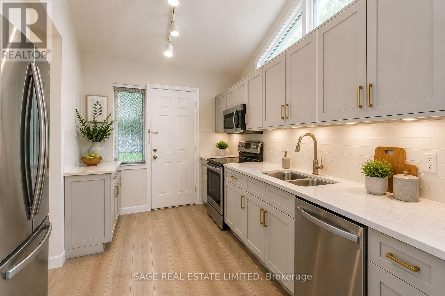 56 Grangemill Crescent, Toronto, Ontario  M3B 2J2 - Photo 13 - C13141696