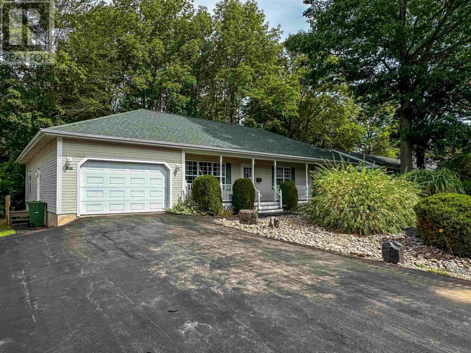 28 Bishop Avenue, New Minas, Nova Scotia  B4N 3N9 - Photo 1 - 202522966