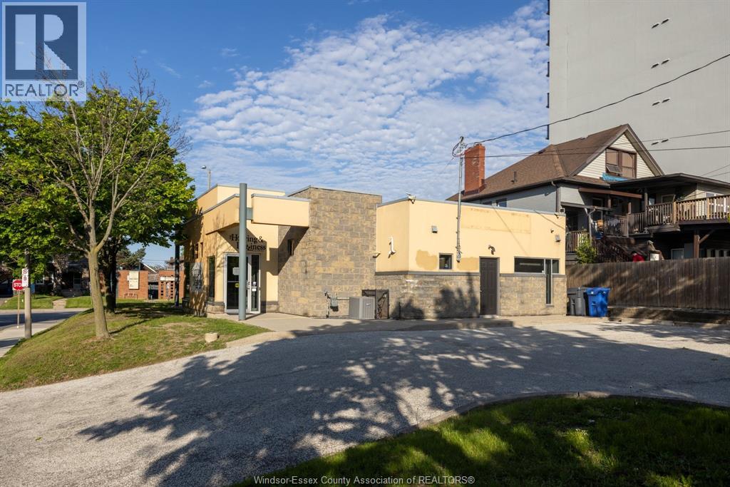 1311 OUELLETTE, Windsor, Ontario