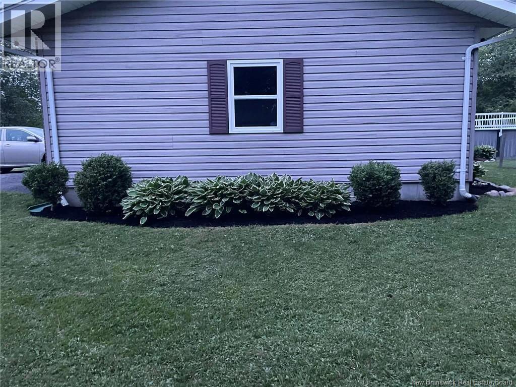 122 Parkwood Drive, Woodstock, New Brunswick  E7M 5G1 - Photo 2 - NB134182