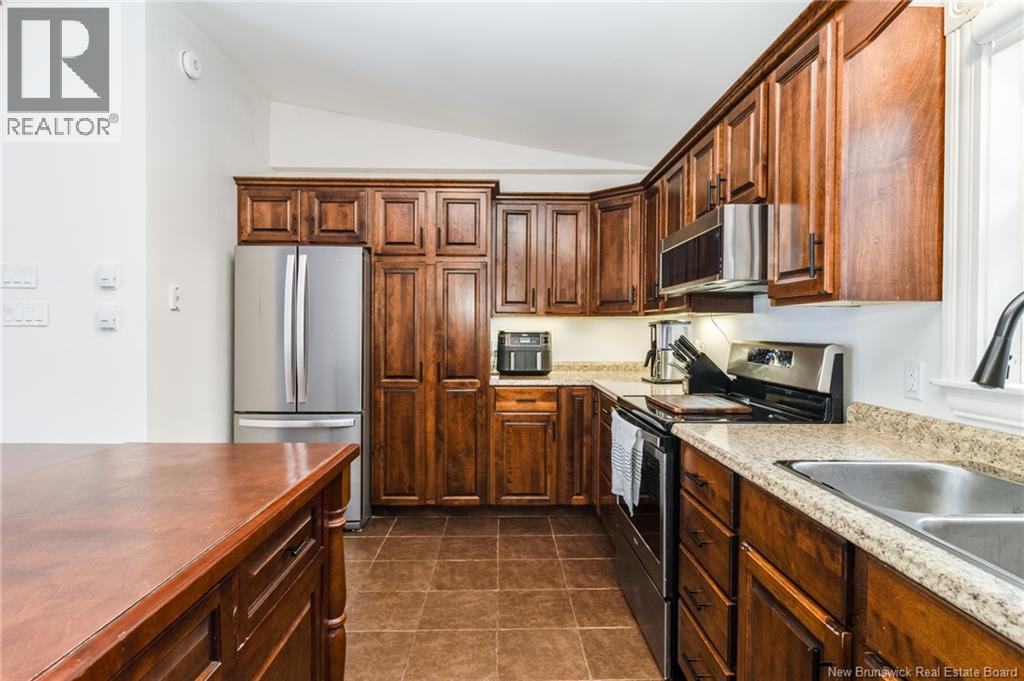 122 Parkwood Drive, Woodstock, New Brunswick  E7M 5G1 - Photo 6 - NB134182