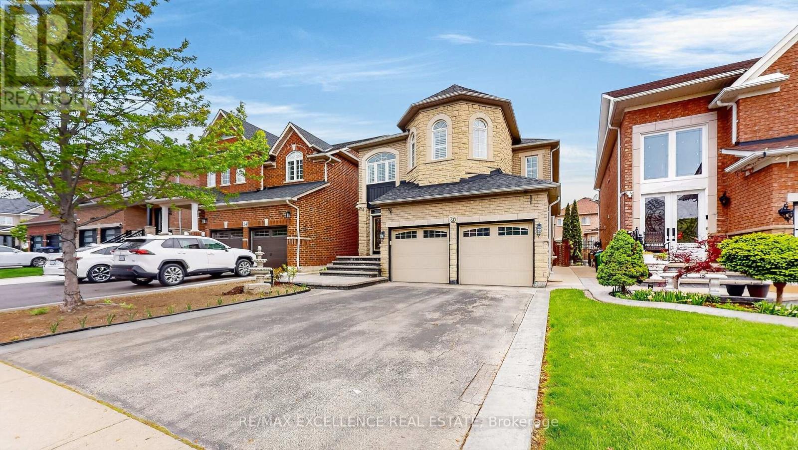 26 Blue Diamond Drive, Brampton, Ontario L6S 6J2 - Photo 2 - W13141646