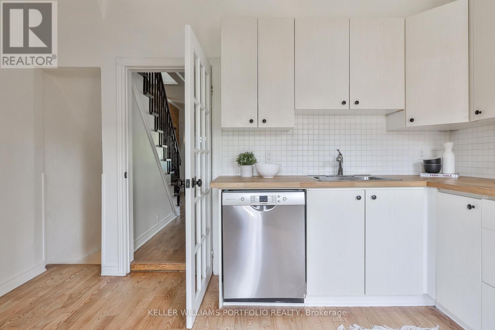 64 Campbell Avenue, Toronto, Ontario  M6P 3T8 - Photo 10 - W13141676