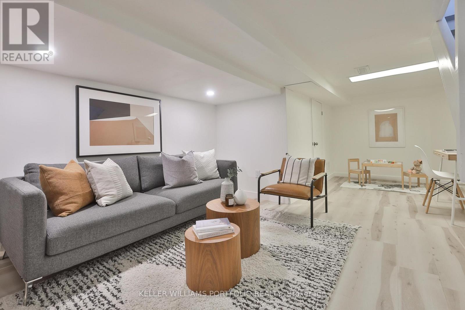 64 Campbell Avenue, Toronto, Ontario  M6P 3T8 - Photo 17 - W13141676