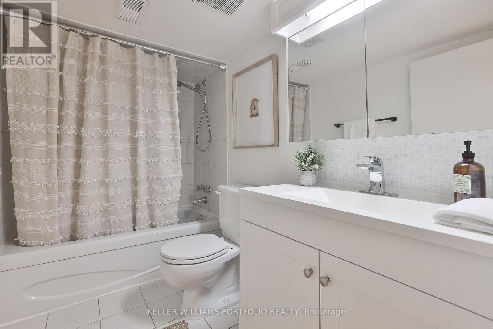64 Campbell Avenue, Toronto, Ontario  M6P 3T8 - Photo 20 - W13141676