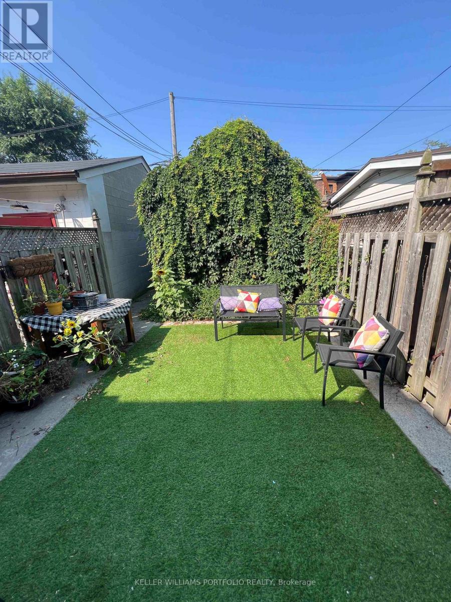 64 Campbell Avenue, Toronto, Ontario  M6P 3T8 - Photo 22 - W13141676