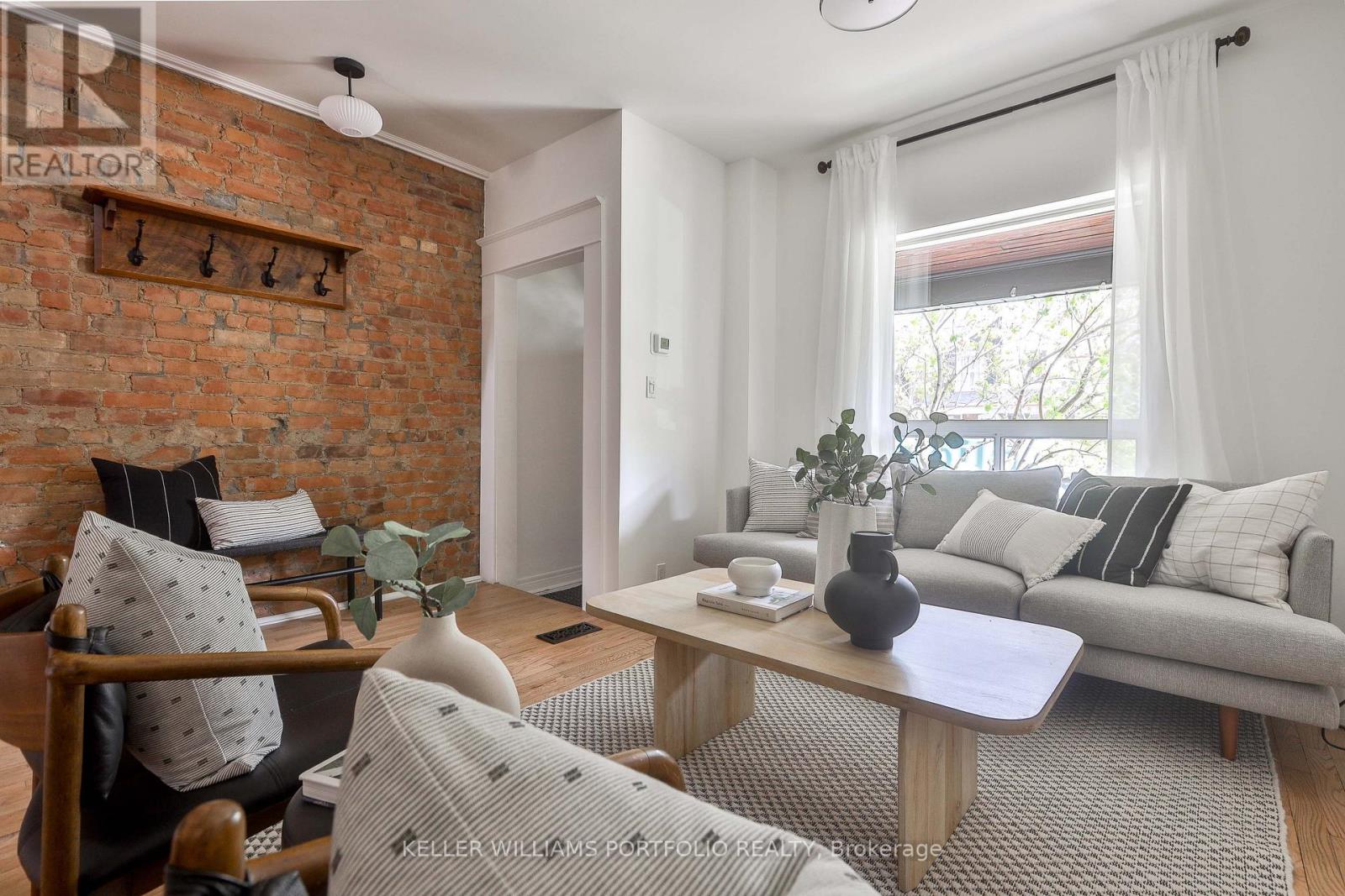 64 Campbell Avenue, Toronto, Ontario  M6P 3T8 - Photo 5 - W13141676
