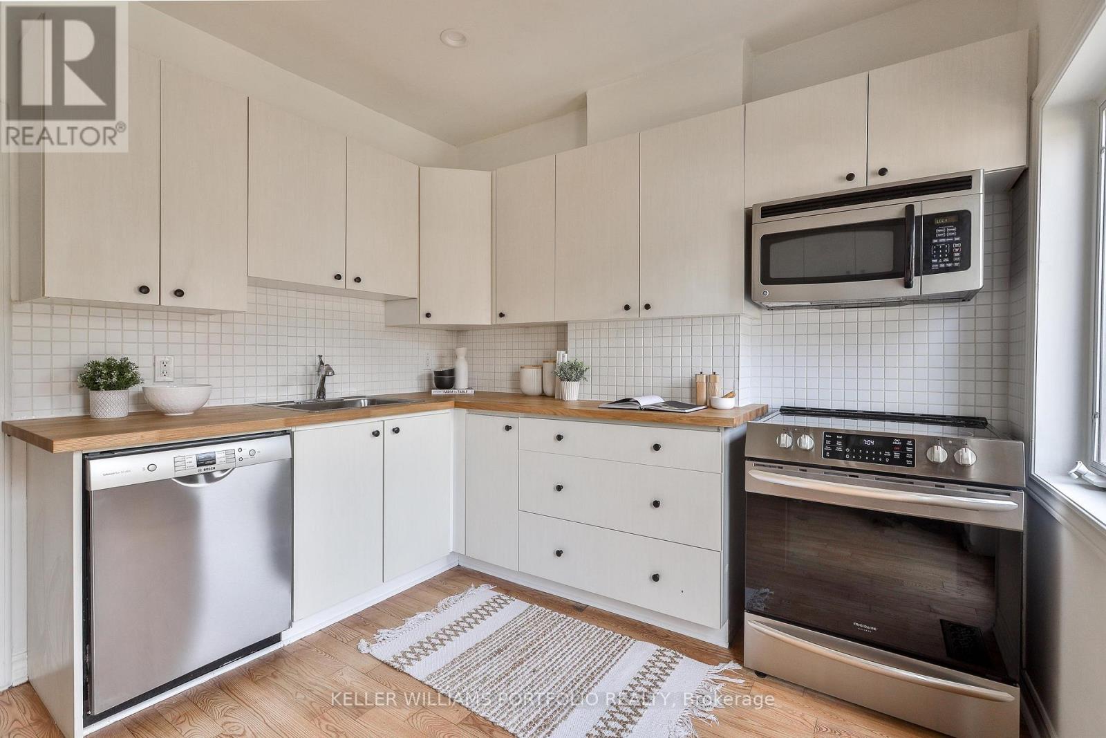 64 Campbell Avenue, Toronto, Ontario  M6P 3T8 - Photo 9 - W13141676