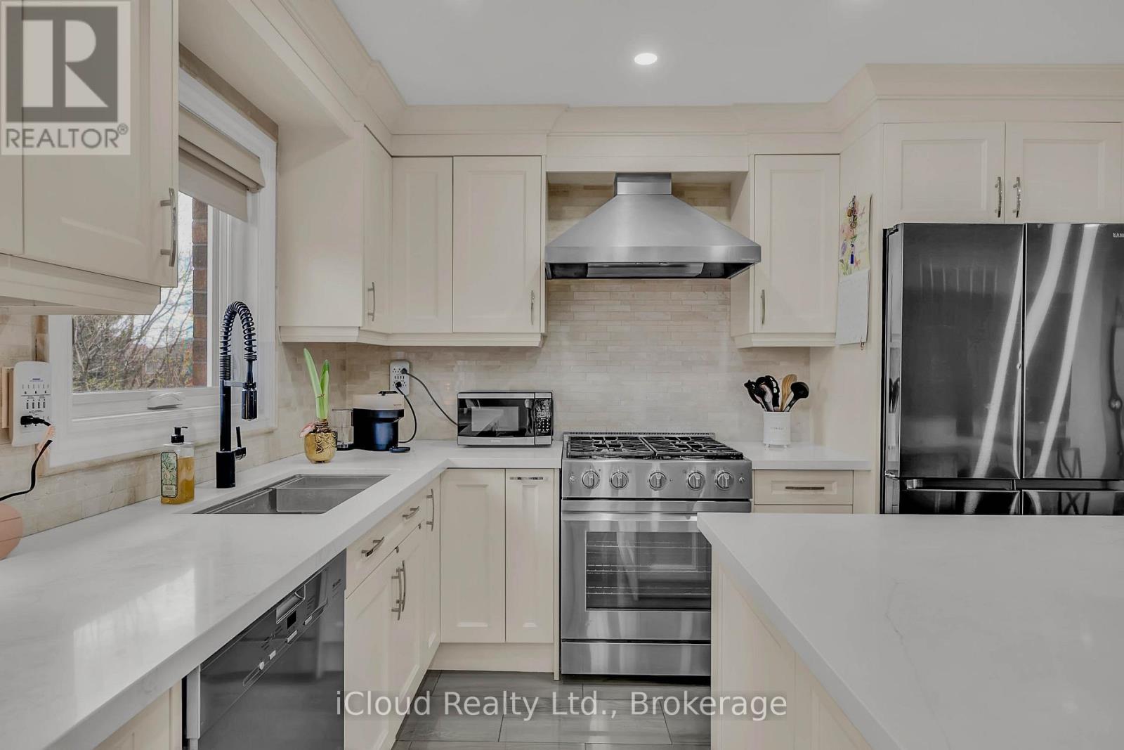 1370 Pickwick Drive, Mississauga, Ontario  L5V 2H4 - Photo 11 - W13141704