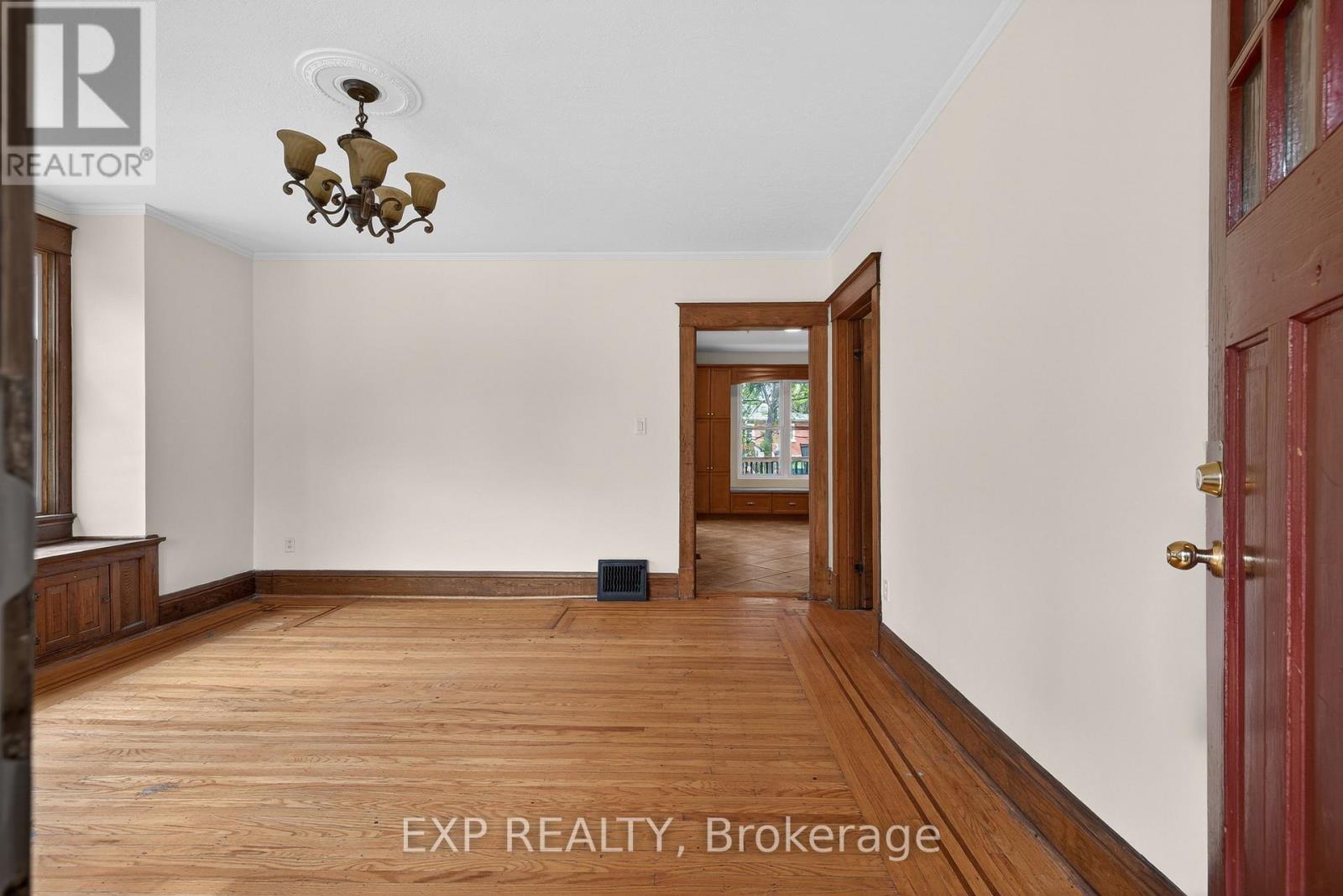 48 Stirling Avenue N, Kitchener, Ontario  N2H 3G5 - Photo 2 - X13141680