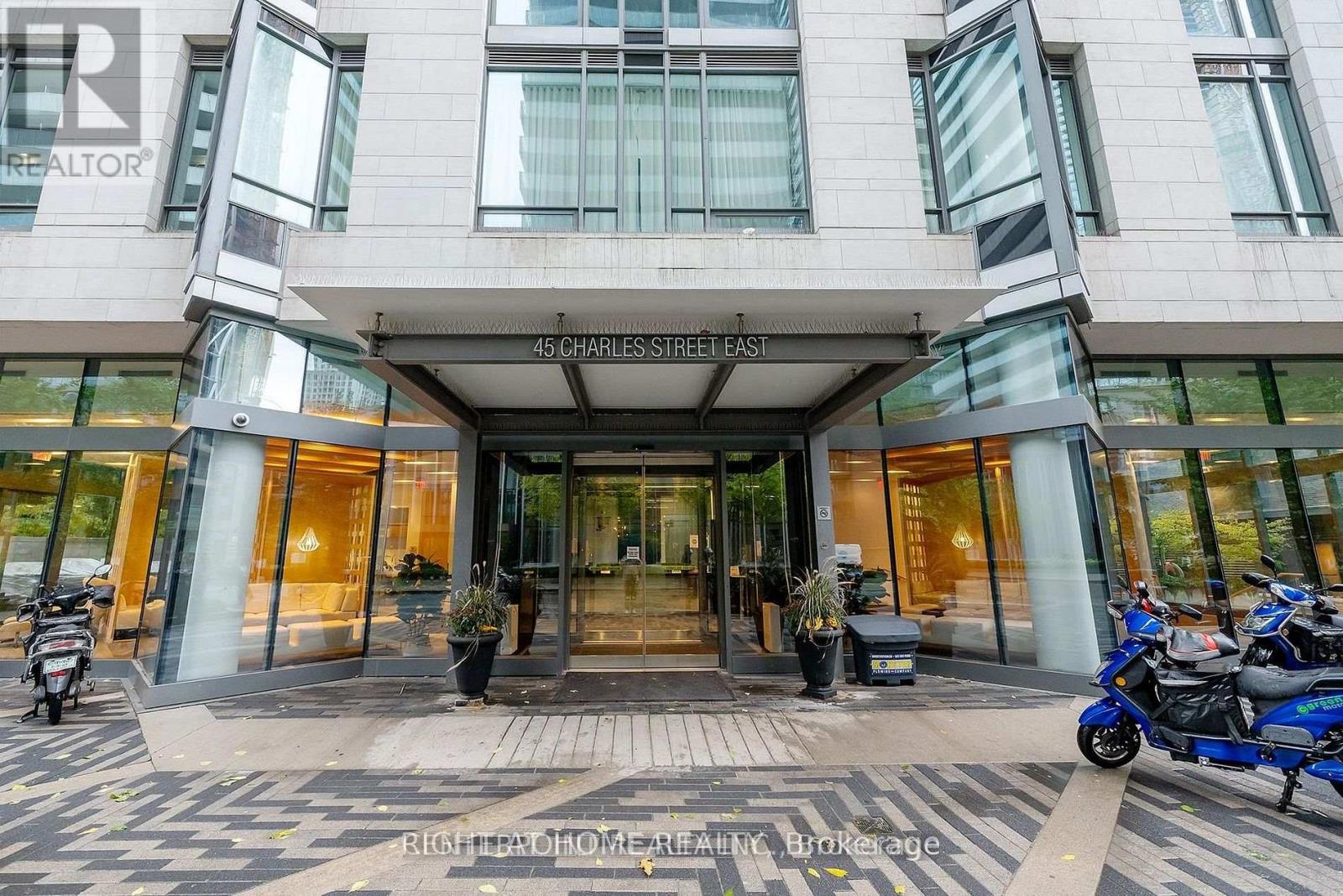 4712 - 45 CHARLES STREET E, Toronto, Ontario