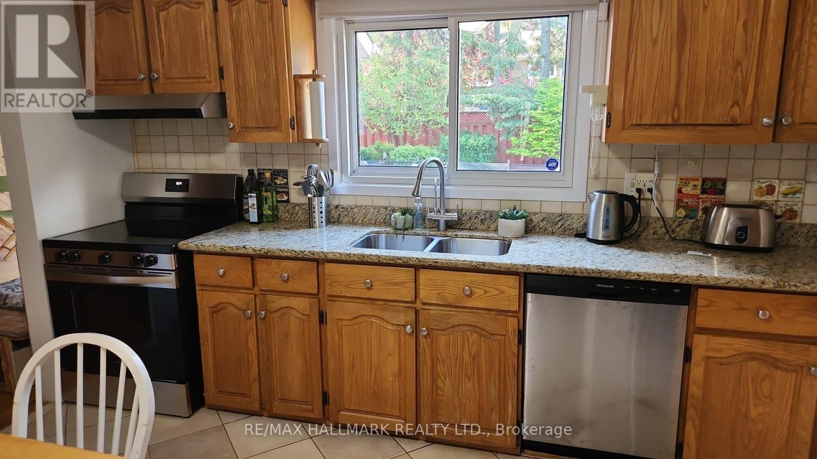 34 Harringay Crescent, Toronto, Ontario  M1W 1Z3 - Photo 14 - E12898904