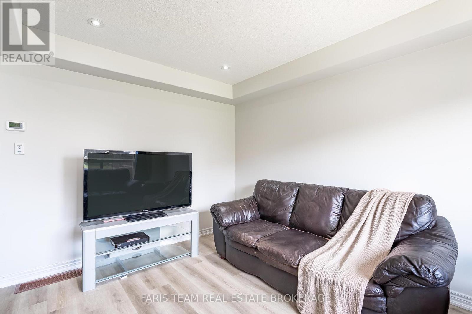 104 Banting Crescent, Essa, Ontario  L3W 0P3 - Photo 14 - N13141778