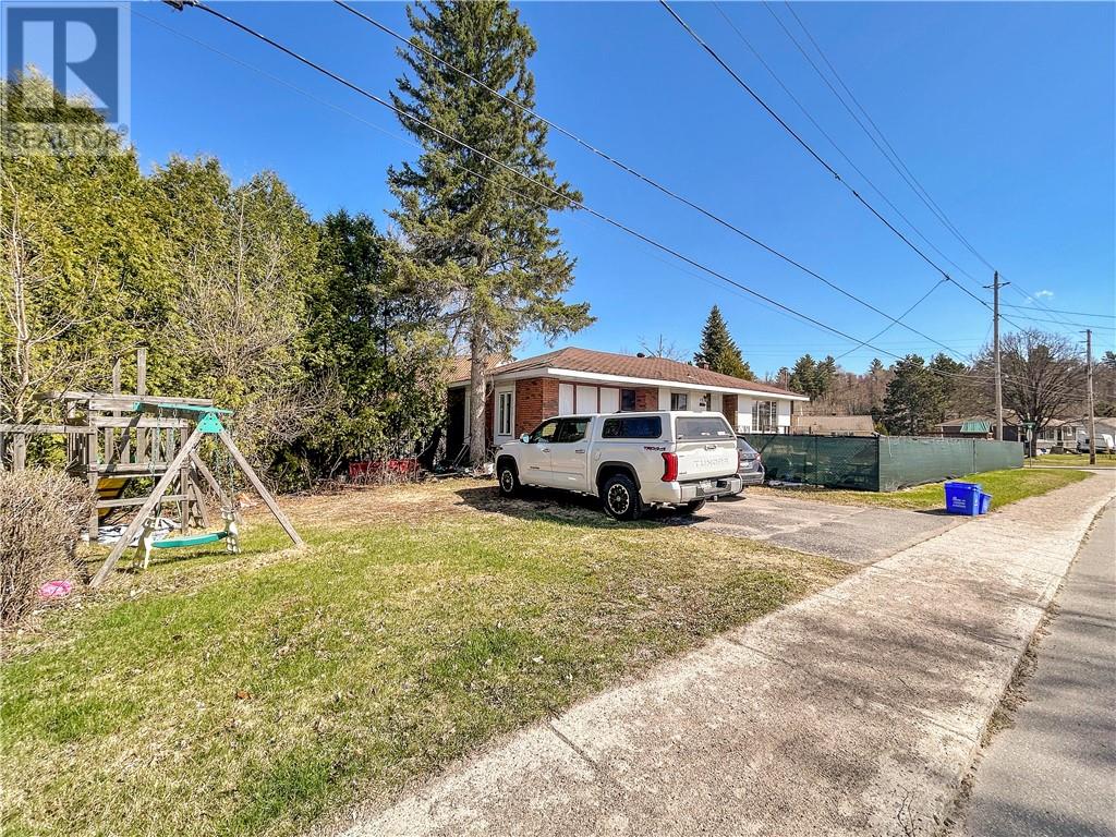 12 Wickwas Street, Onaping, Ontario  P0M 2R0 - Photo 2 - 2127847