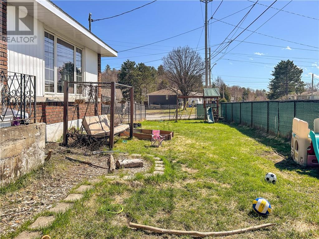 12 Wickwas Street, Onaping, Ontario  P0M 2R0 - Photo 3 - 2127847