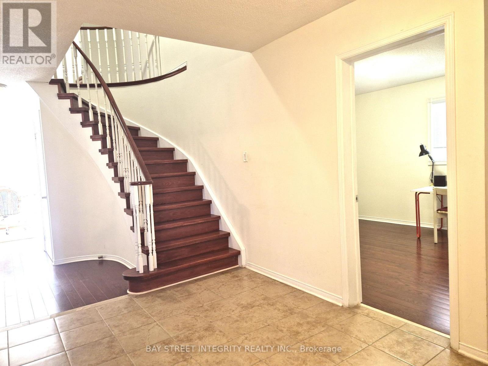 5132 Guildwood Way, Mississauga, Ontario  L5R 2S7 - Photo 14 - W13141744